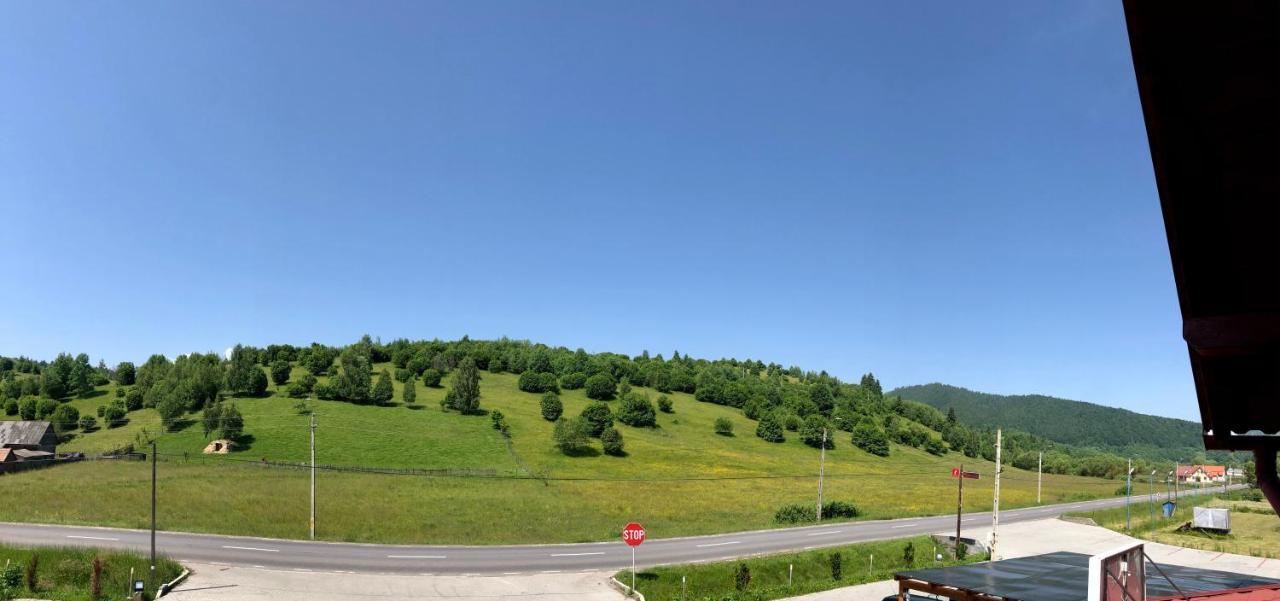 SîndominicAranykakas Etterem Es Panzio住宿加早餐旅馆 外观 照片