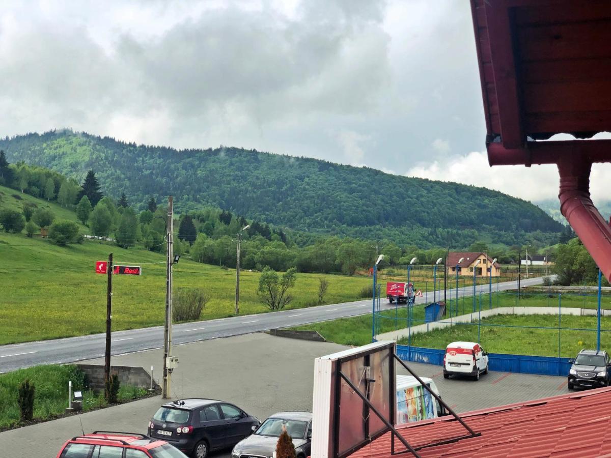 SîndominicAranykakas Etterem Es Panzio住宿加早餐旅馆 外观 照片