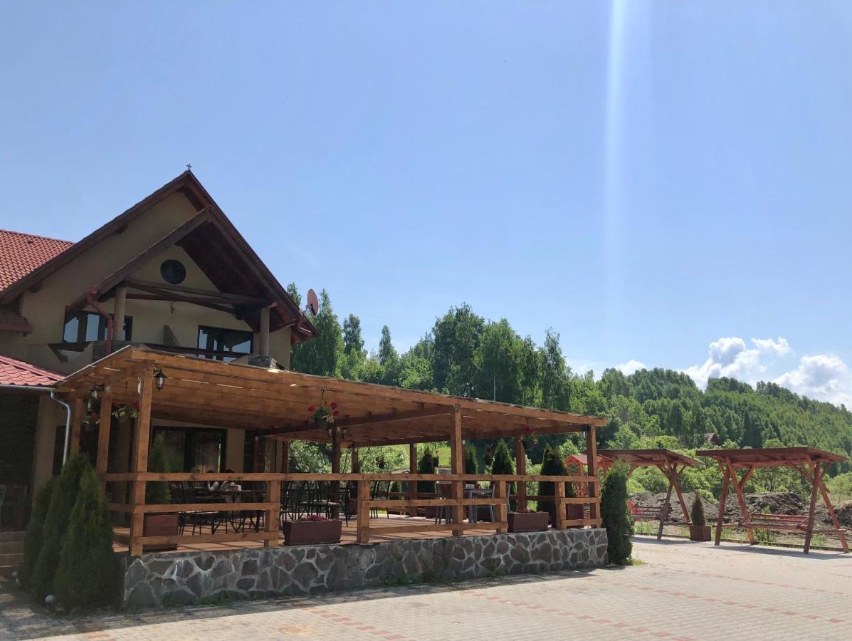 SîndominicAranykakas Etterem Es Panzio住宿加早餐旅馆 外观 照片